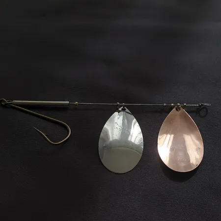 Pflueger Indiana, 14 g, nikelis/varis, dviguba sukrė #23235