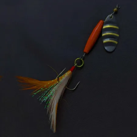 Worth #301 Sukrė, Raudona Juoda Auksinė, Trišakis su plunksnomis, #24436